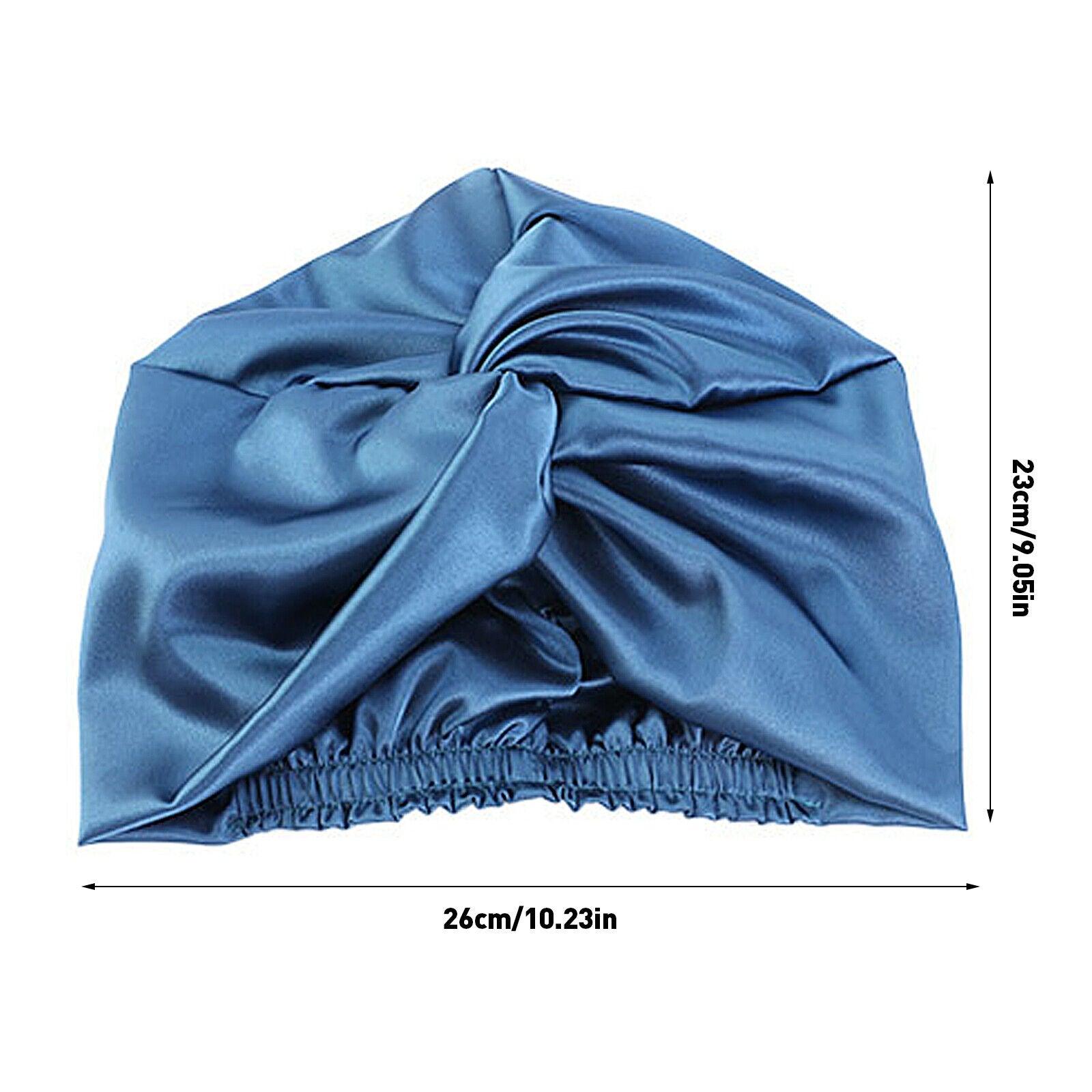 Vue latérale d'un turban en soie, mettant en valeur sa brillance