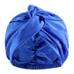 Turban en soie étalé, montrant sa taille et sa forme