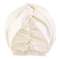 Vue arrière du turban en soie, mettant en avant sa torsade