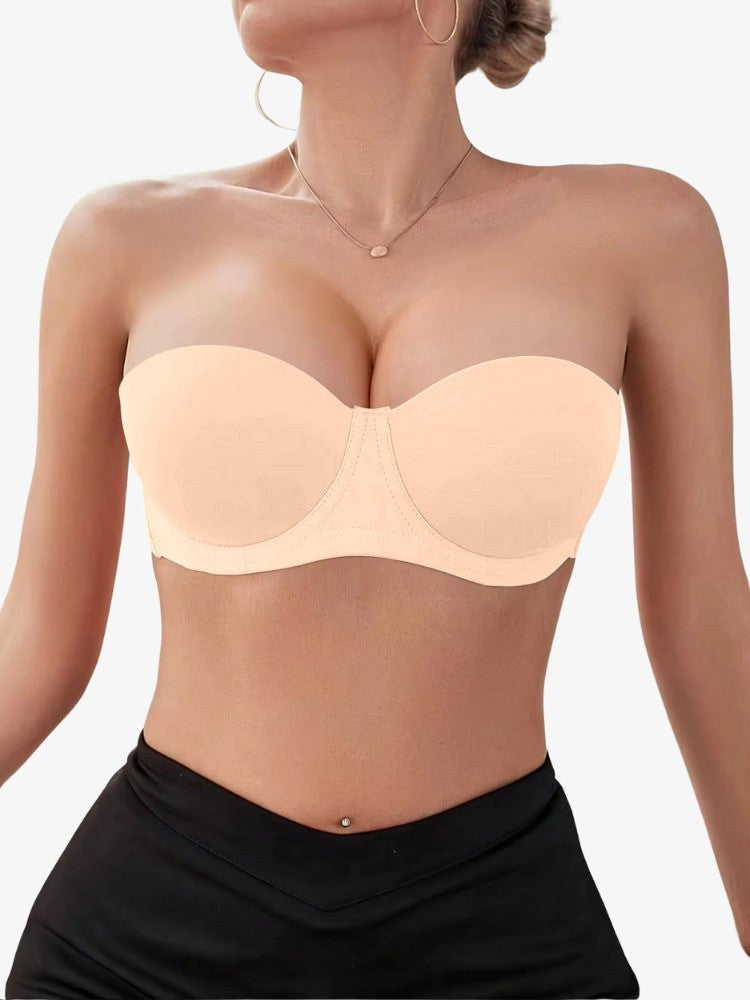 Soutien-gorge push-up sans bretelles, décolleté en gros plan