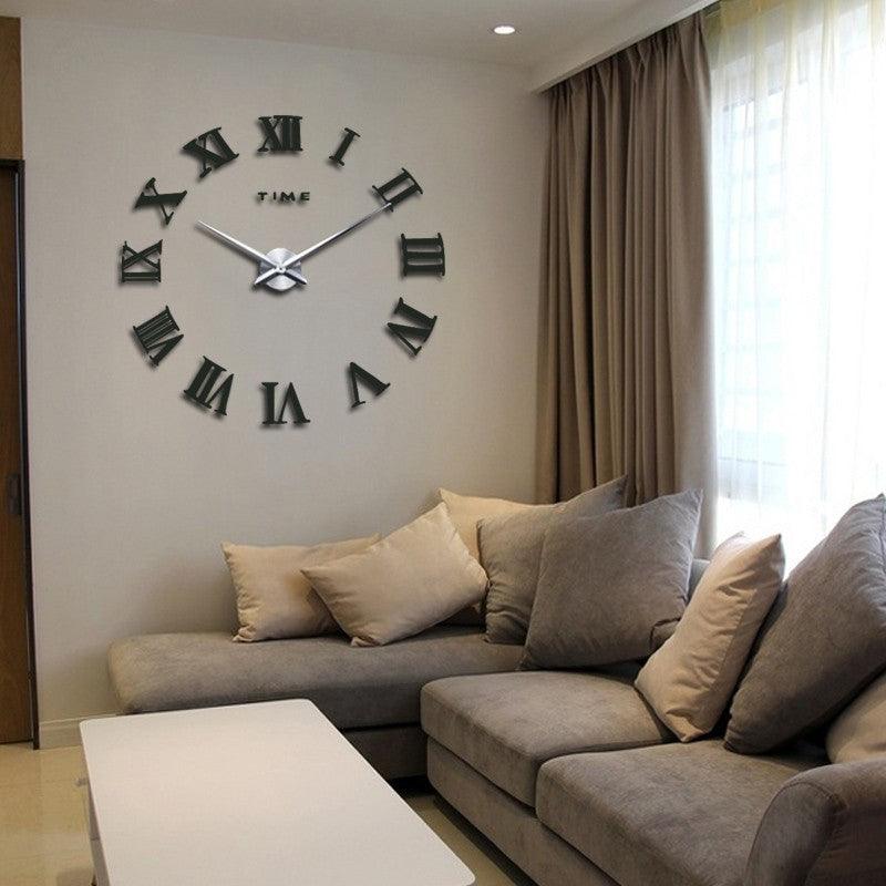 Horloge murale géométrique en acrylique sur fond blanc