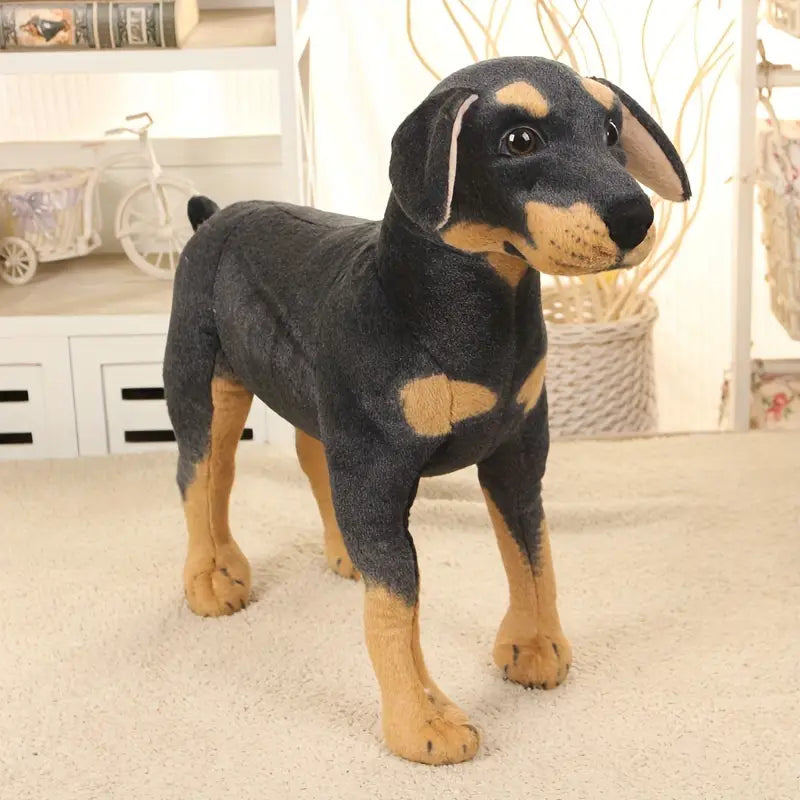Peluche chien noir réaliste sur fond blanc