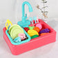 Ensemble de jeu d'eau avec robinet et légumes colorés