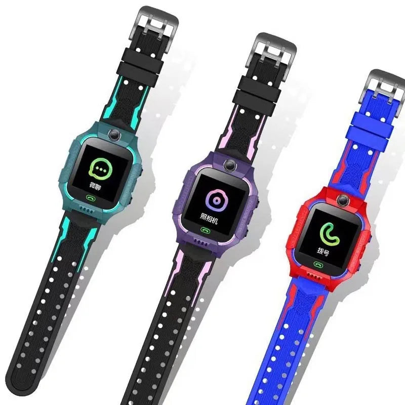 Gros plan sur l'écran couleur de la montre GPS enfant