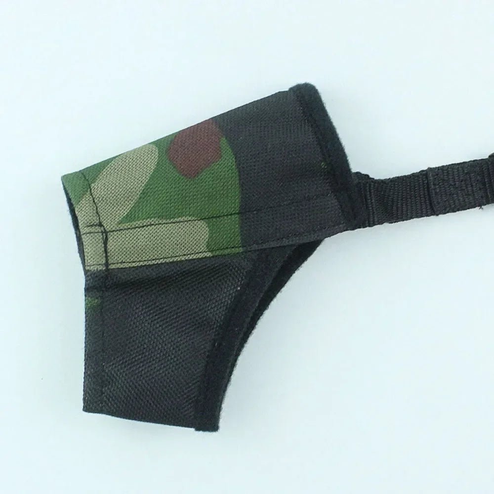 Vue latérale d'une muselière en nylon sur un chien