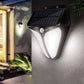Applique murale solaire noire sur fond de jardin