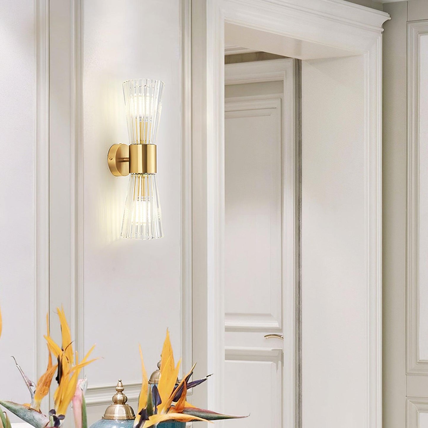 Vue latérale de l'applique murale en fer et cristal