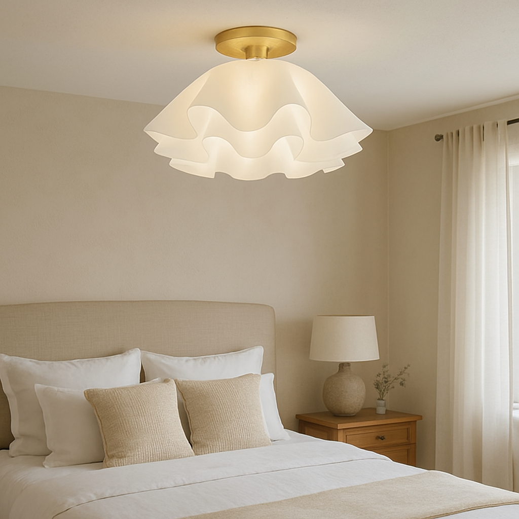 Lampe de plafond moderne en cuivre avec design plié