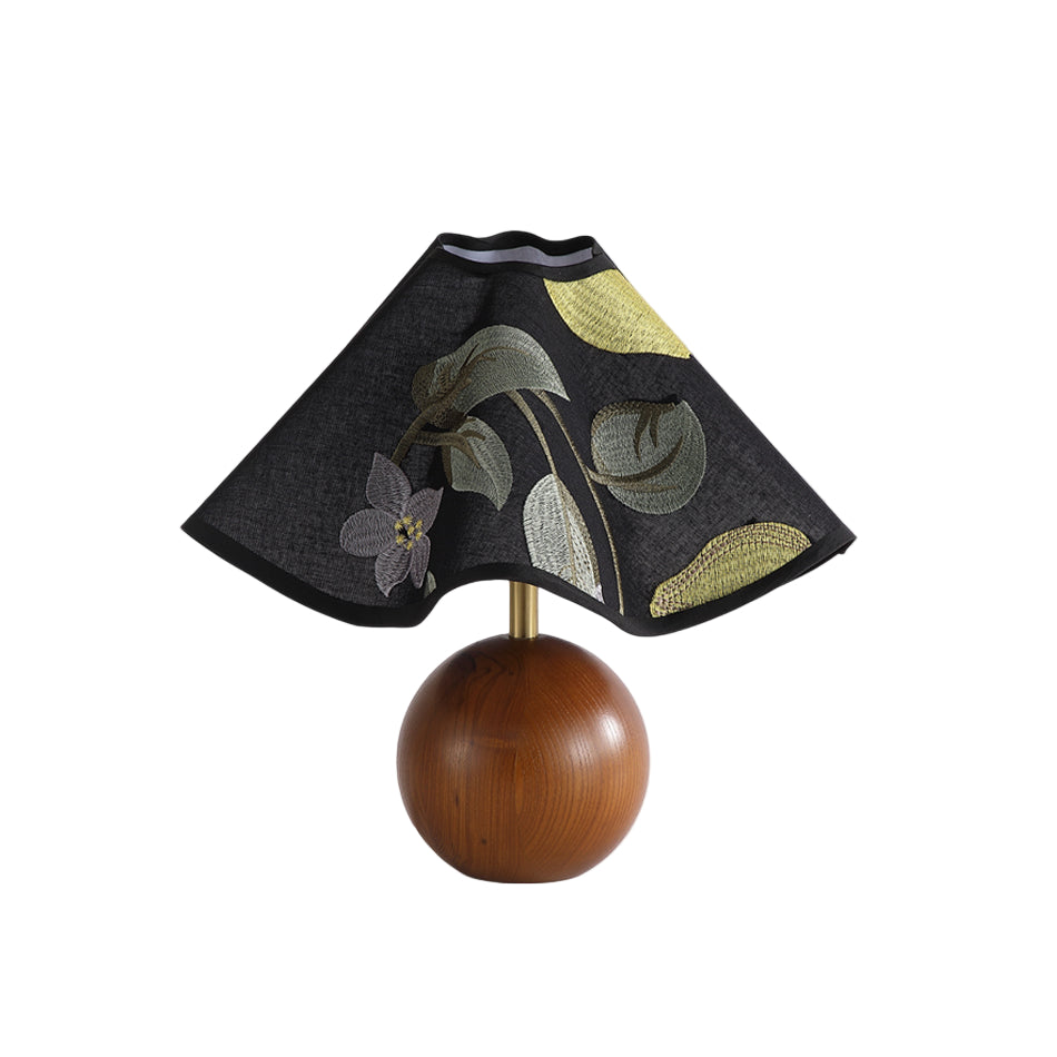 Lampe de table avec base en bois noyer et abat-jour brodé