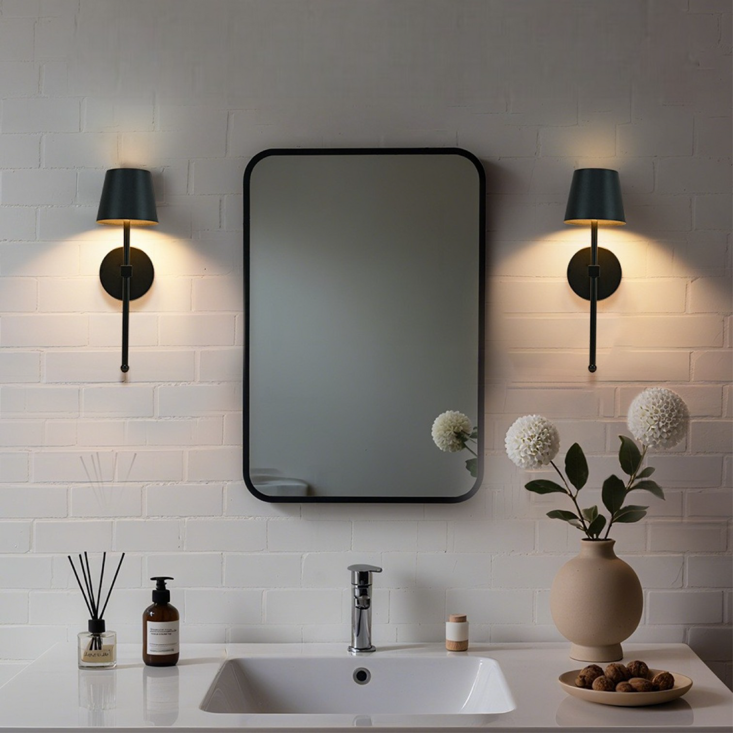 Lampe murale sans fil avec abat-jour en métal élégant