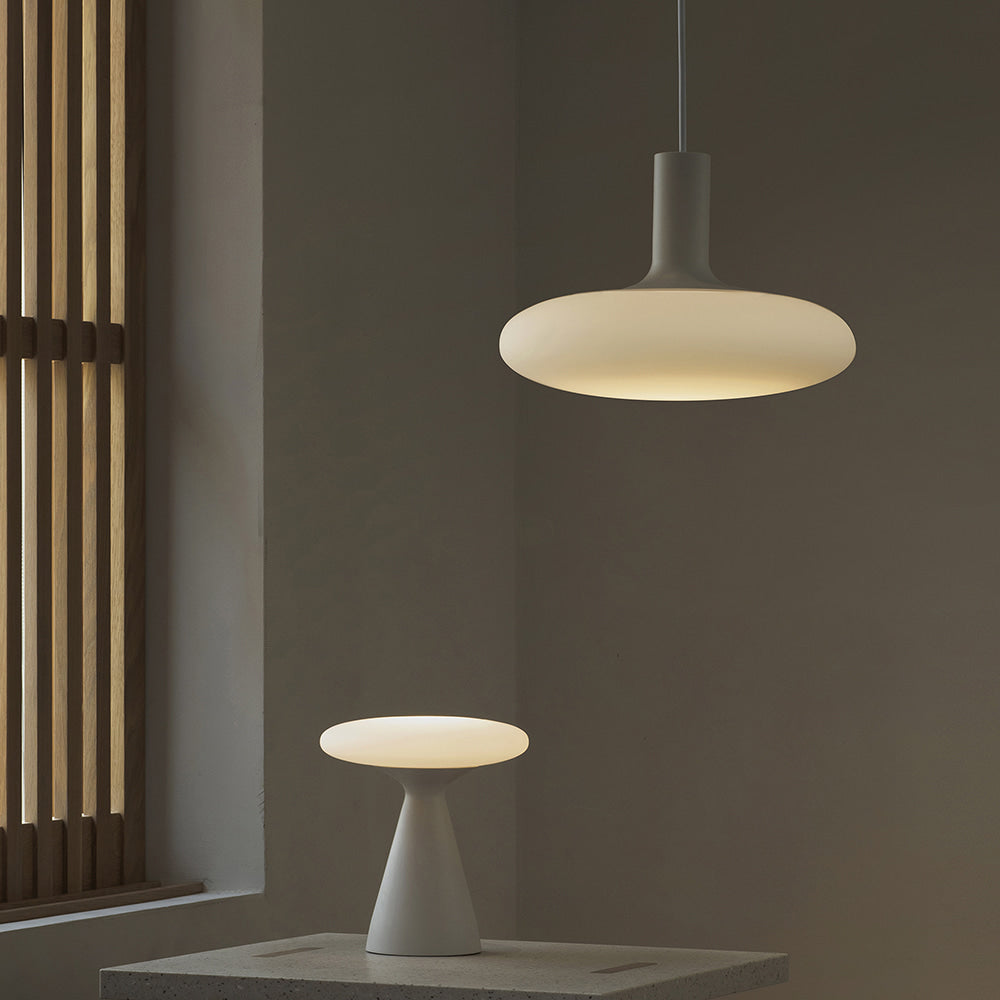 Vue rapprochée de l'abat-jour en verre rond