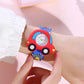 Vue rapprochée du cadran analogique de la montre enfant