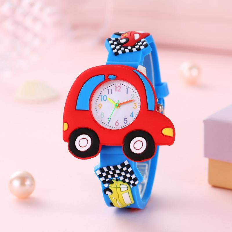Vue latérale de la montre enfant avec bracelet coloré