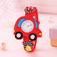 Montre enfant affichant l'heure sur fond blanc