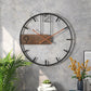 Horloge murale en acier et noyer sur fond blanc