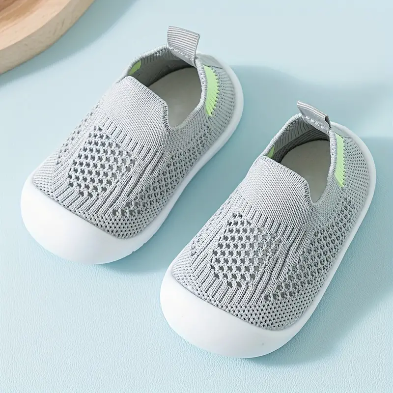 Chaussures enfant en maille kaki, semelle souple, vue latérale