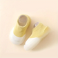Chaussures enfant en mouvement, mettant en avant la flexibilité