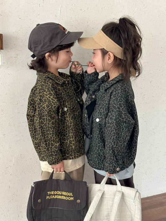 Veste en denim enfant, imprimé léopard gris, col et poches visibles