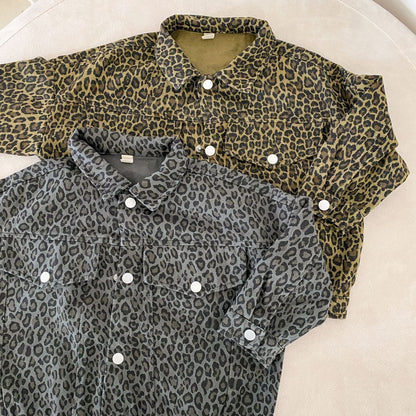 Veste en jean enfant, tissu résistant avec motif léopard distinctif