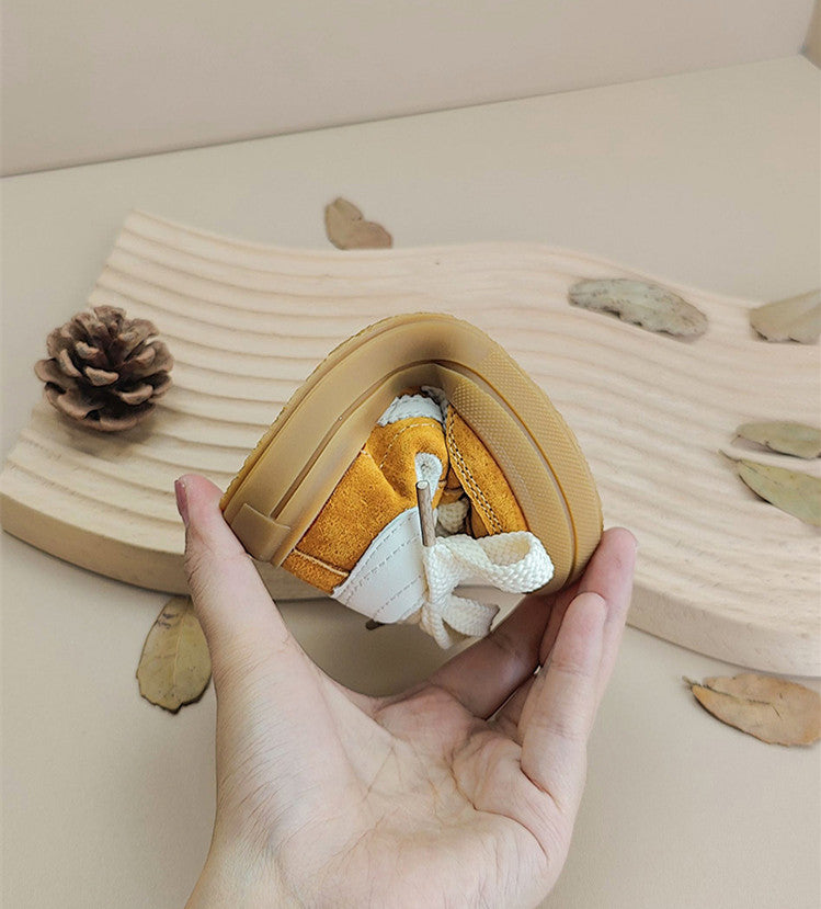 Baskets jaunes pour enfants avec lacets et semelle flexible