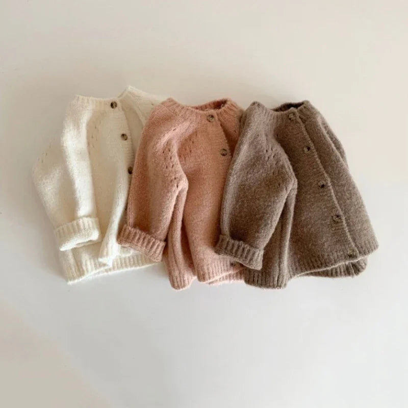Gilet tricoté enfant en coton blanc, marron et rose