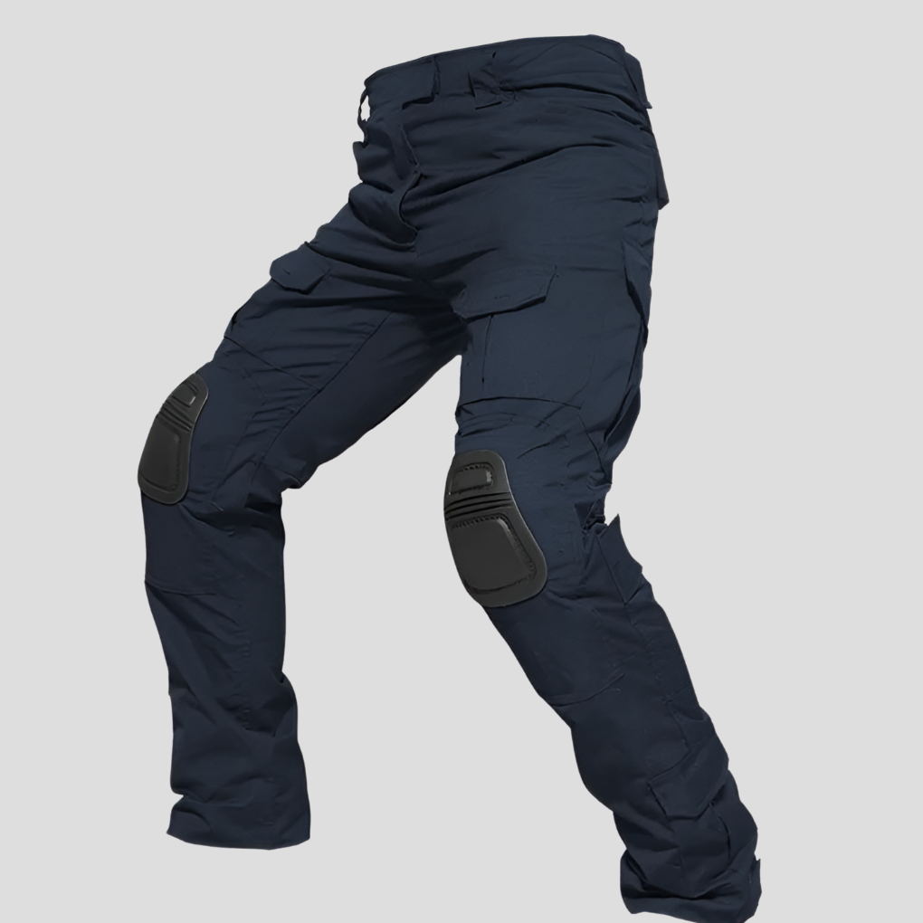 Gros plan sur les genouillères amovibles du pantalon tactique