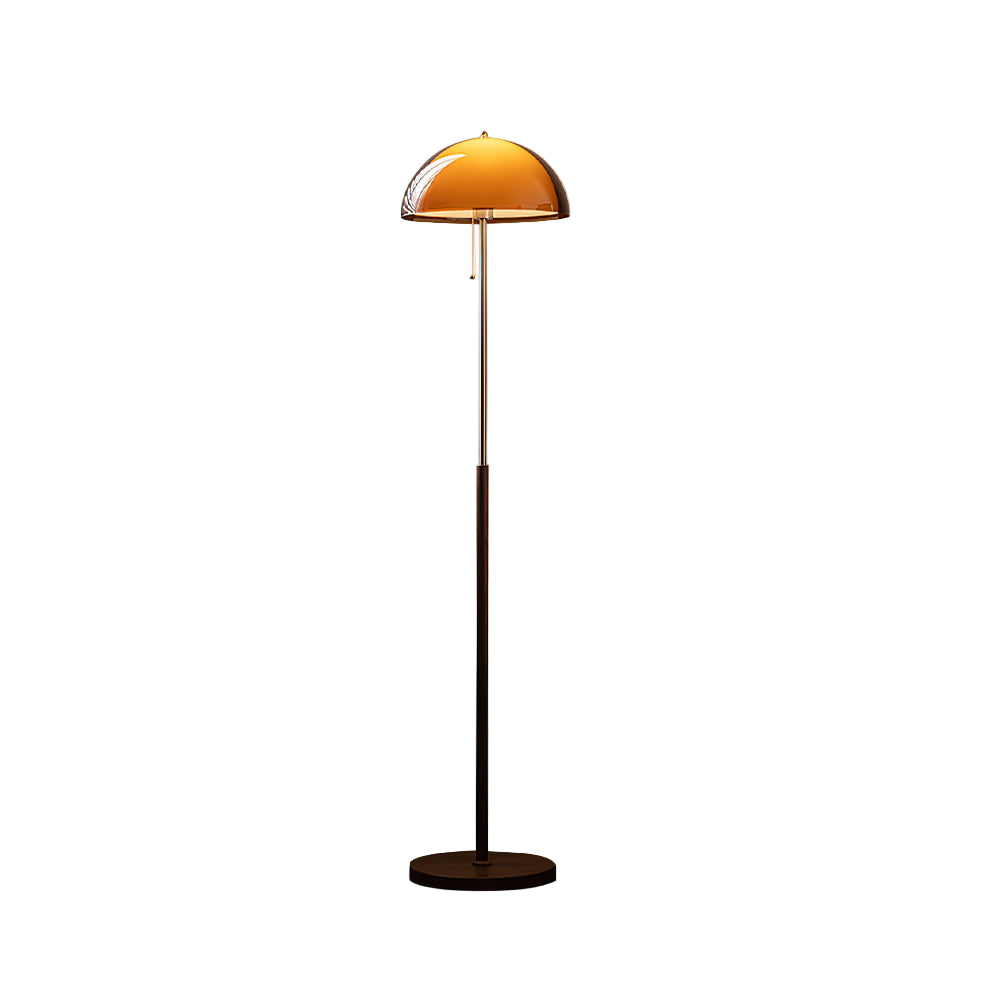 Lampe de sol Tavino éclairant un salon cosy