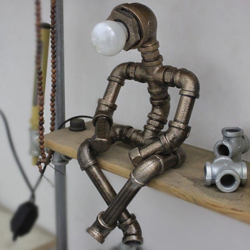 Lampe robotique en métal bronze sur fond blanc