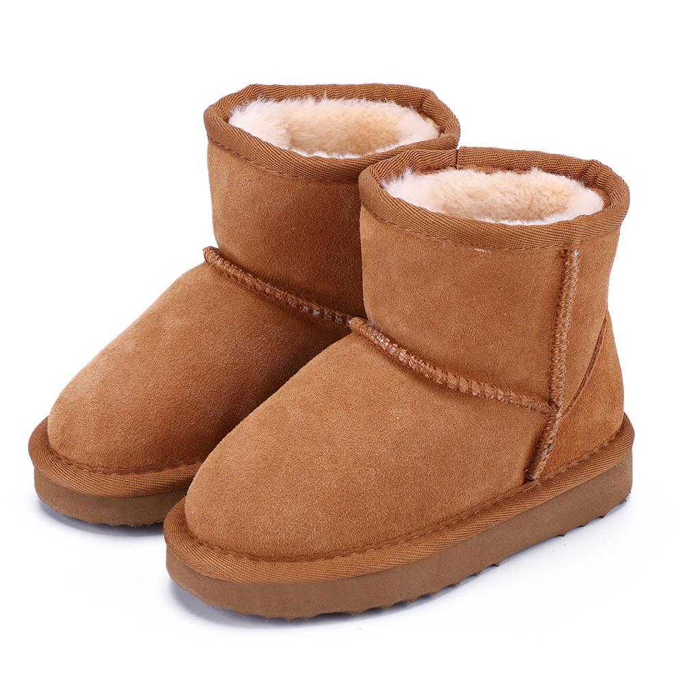 Détail de la texture extérieure des bottes d'hiver pour enfants
