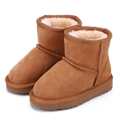 Détail de la texture extérieure des bottes d'hiver pour enfants