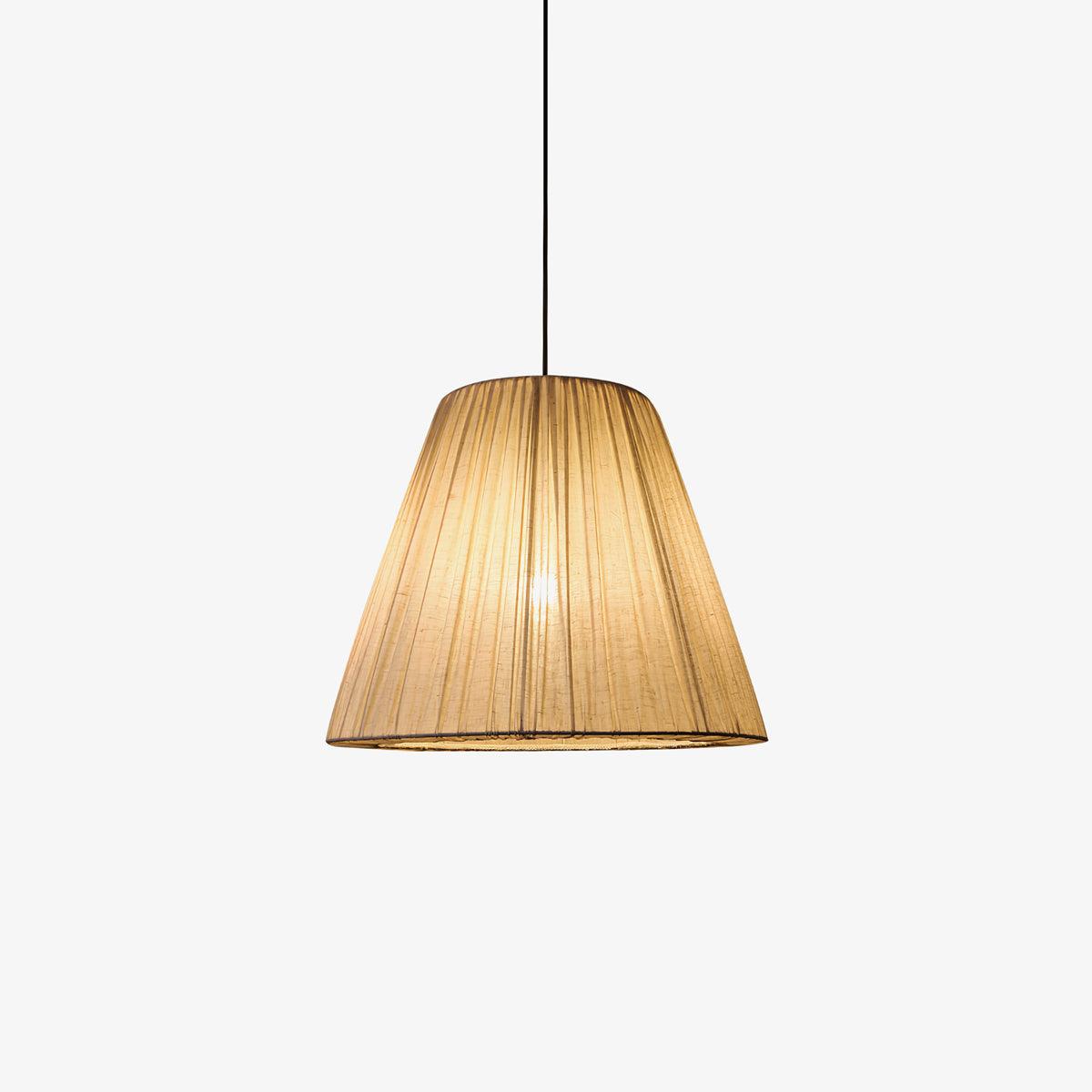 Lampe suspendue conique en tissu beige vue de côté