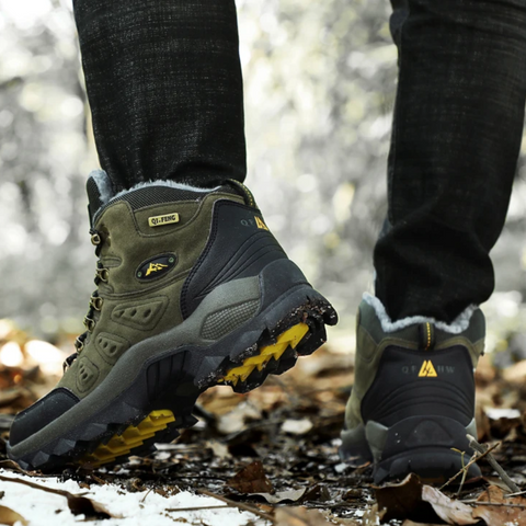 Bottes de randonnée avec lacets, vue de face