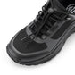 Baskets imperméables pour homme sur fond blanc