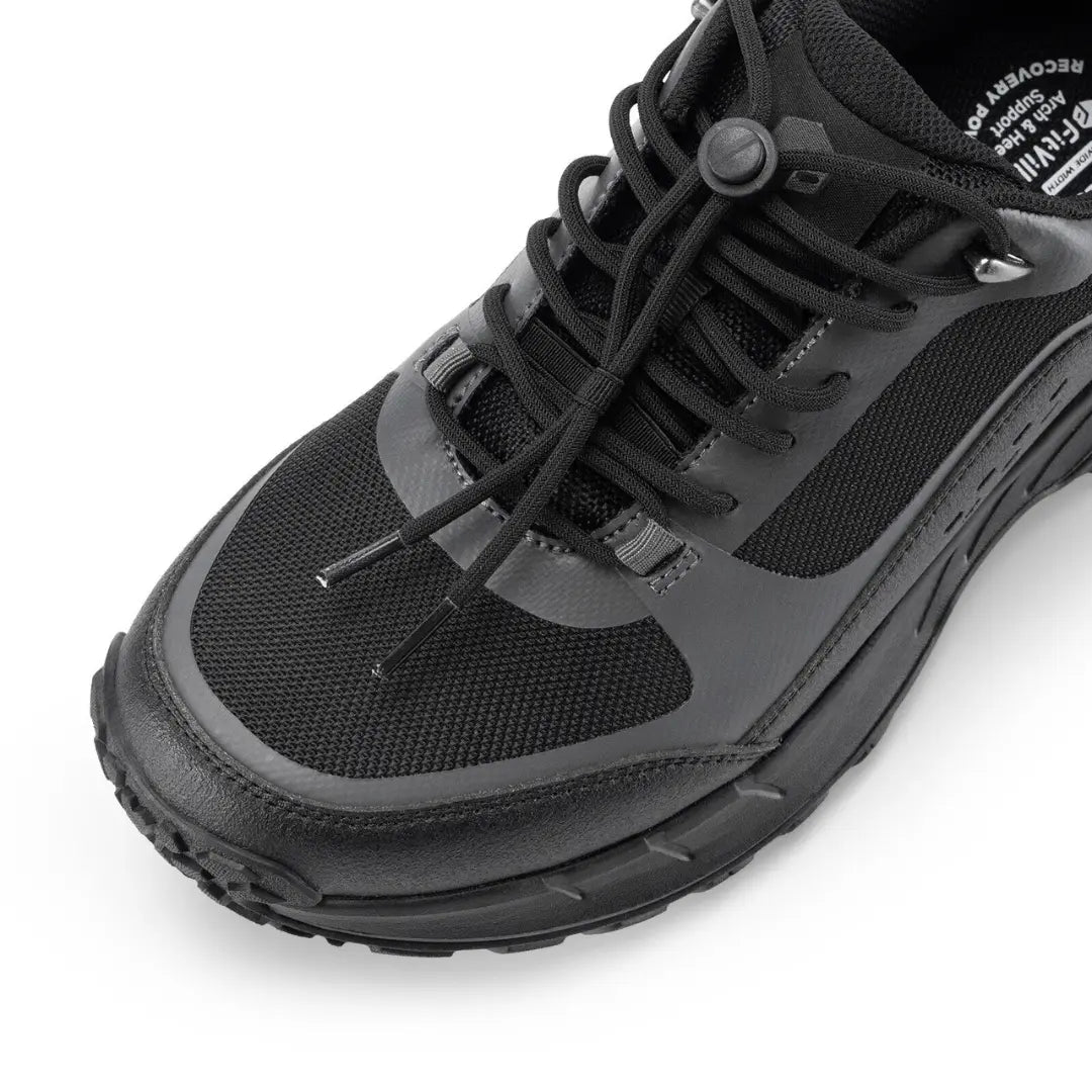 Baskets imperméables pour homme sur fond blanc