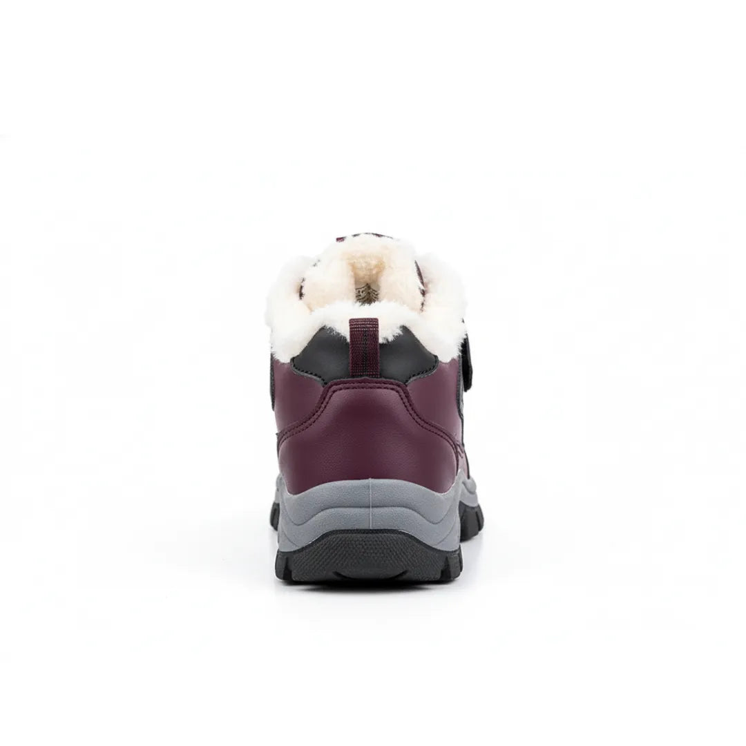Chaussures de marche montrant la doublure intérieure douce et confortable