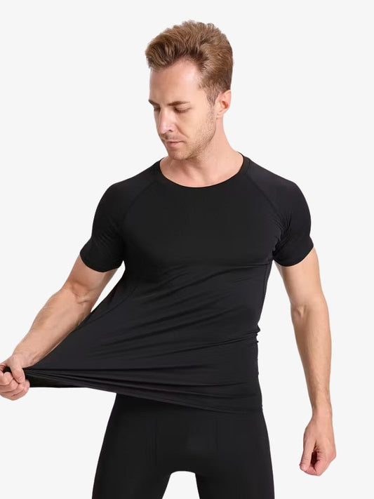 T-shirt compression étalé, montrant la coupe ergonomique