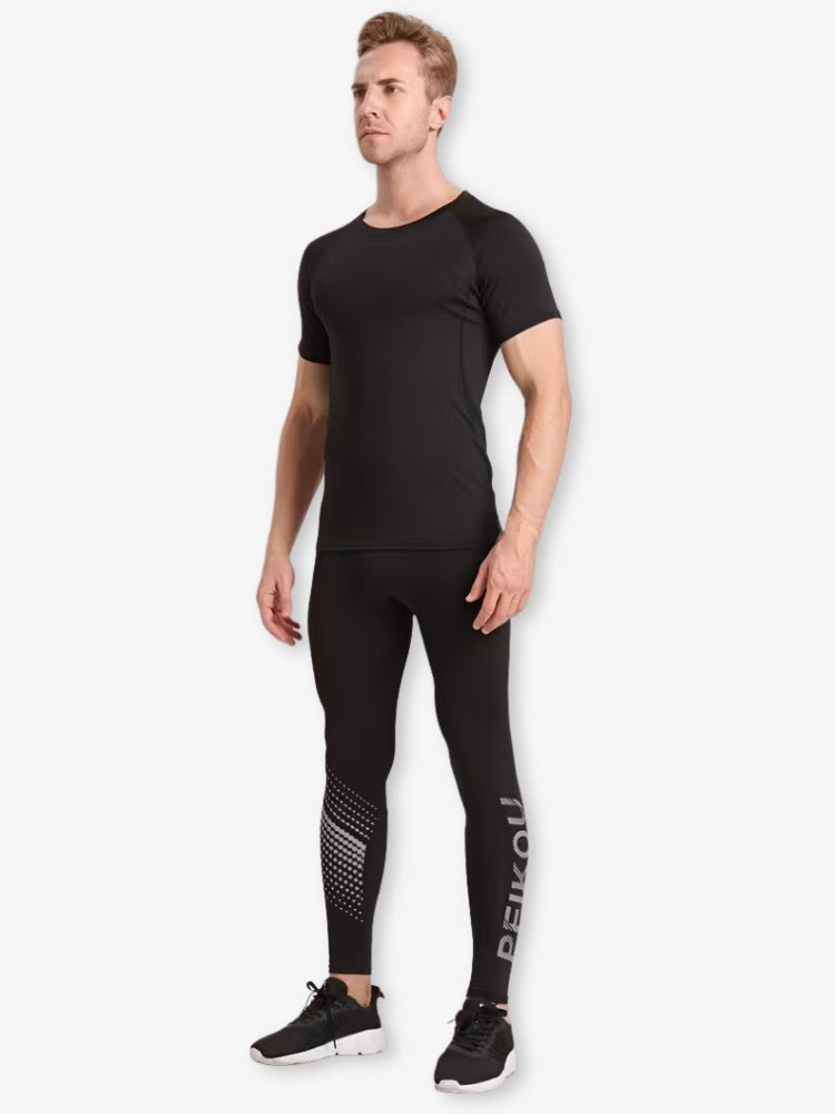 Vue arrière du t-shirt montrant l'ajustement serré