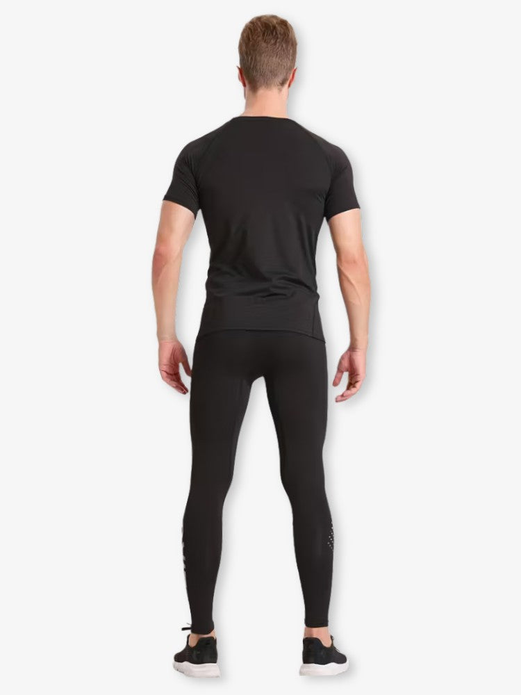 T-shirt de compression porté pendant un entraînement