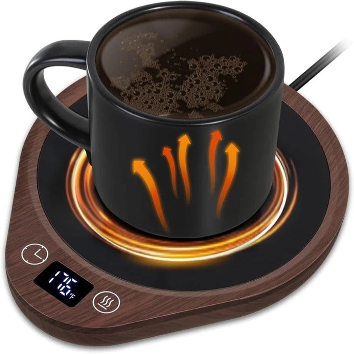 Réchauffeur de boisson sur un bureau avec une tasse et un livre
