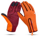 Gants en action lors d'une randonnée en montagne