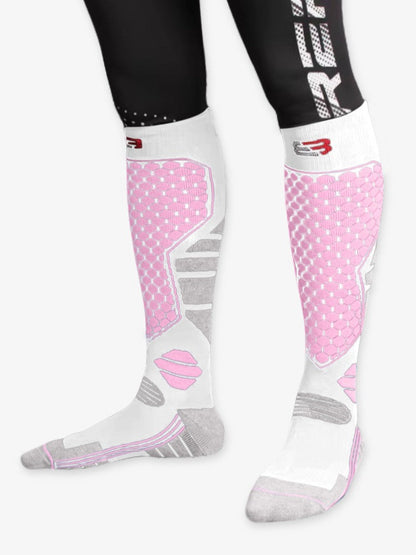 Vue rapprochée des chaussettes de ski avec design sans couture