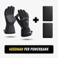 Gants de ski chauffants posés sur une surface enneigée