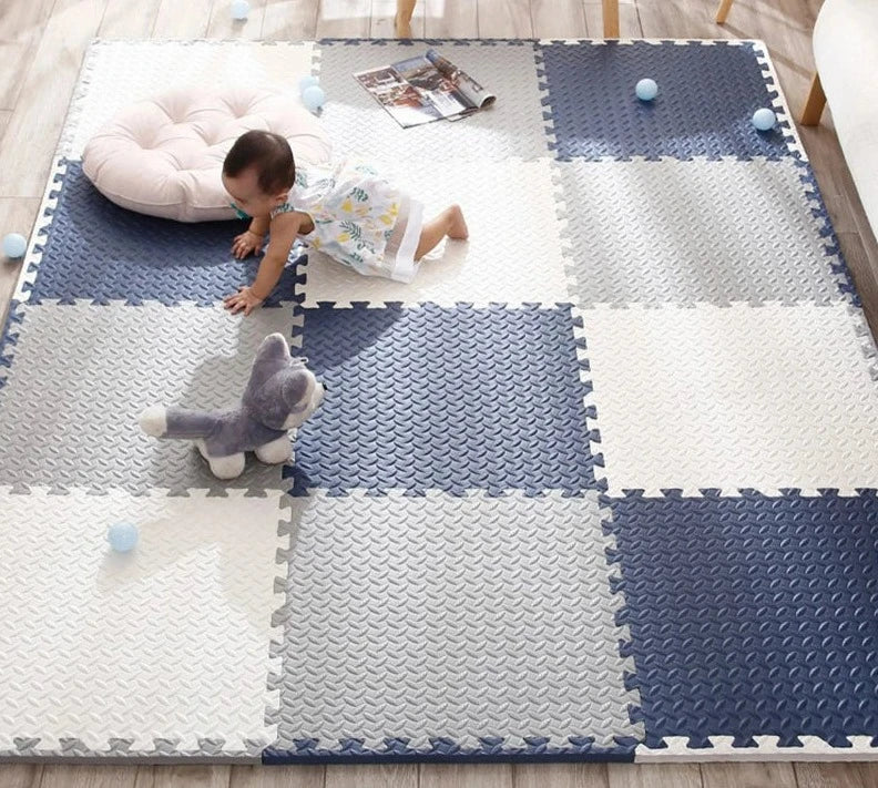 Tapis de jeu bébé installé dans une chambre d'enfant