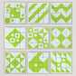 Cartes de motifs et blocs de bois sur une table
