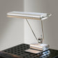 Lampe LED avec écran ouvert sur table en bois