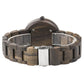 Montre en bois ébène avec cadran clair et aiguilles visibles