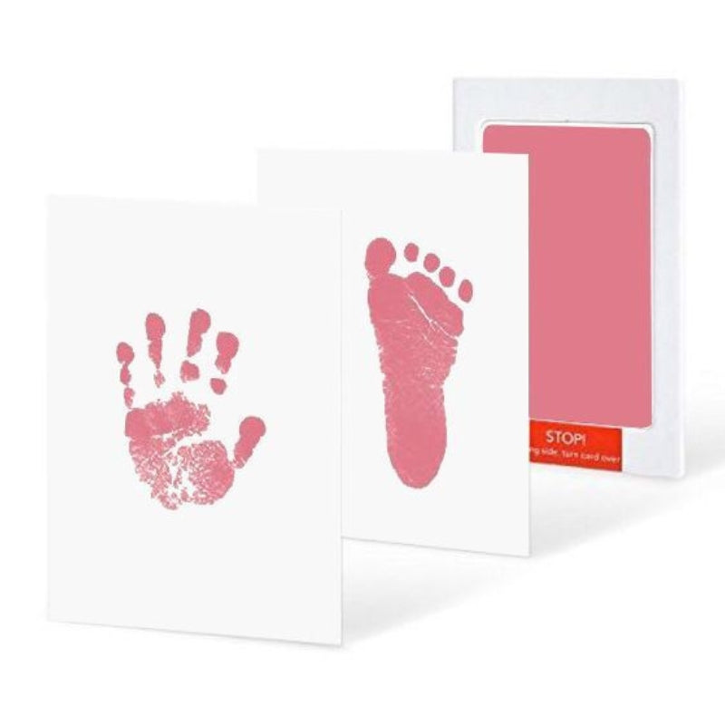 Cadre blanc contenant une empreinte de pied de bébé