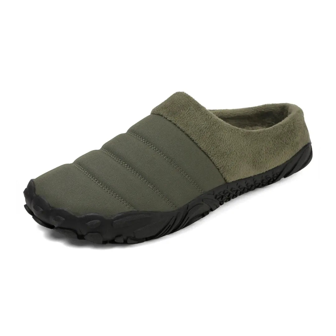 Chaussons homme en peluche avec semelle antidérapante sur parquet