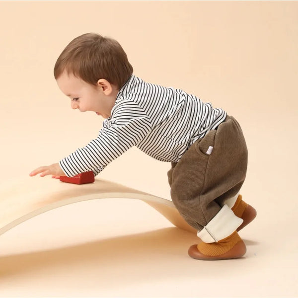 Semelle en caoutchouc antidérapante des chaussons pour enfants