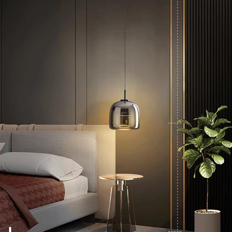 Lampe pendante installée dans un intérieur moderne